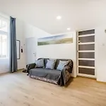Apartament V12 *