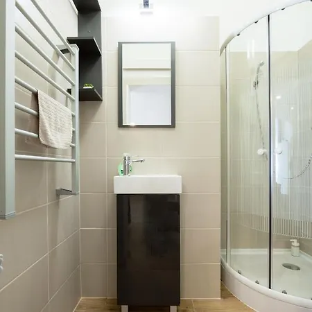 V12 Apartment *