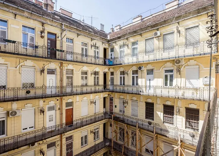 V12 * ブダペスト